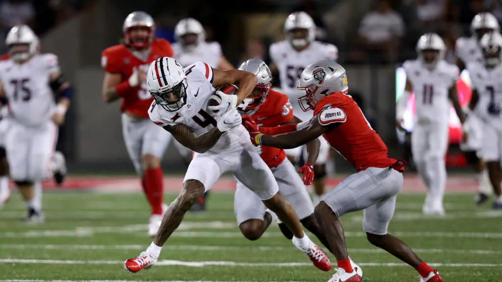 College football game in action.